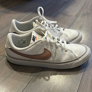 Big kids Nike grade school court size 7 barely used